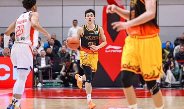 C7娱乐官网APP下载-媒体人谈庞峥麟：顶级控卫！CBA欧文！他拿着ETC随意穿梭山东高速